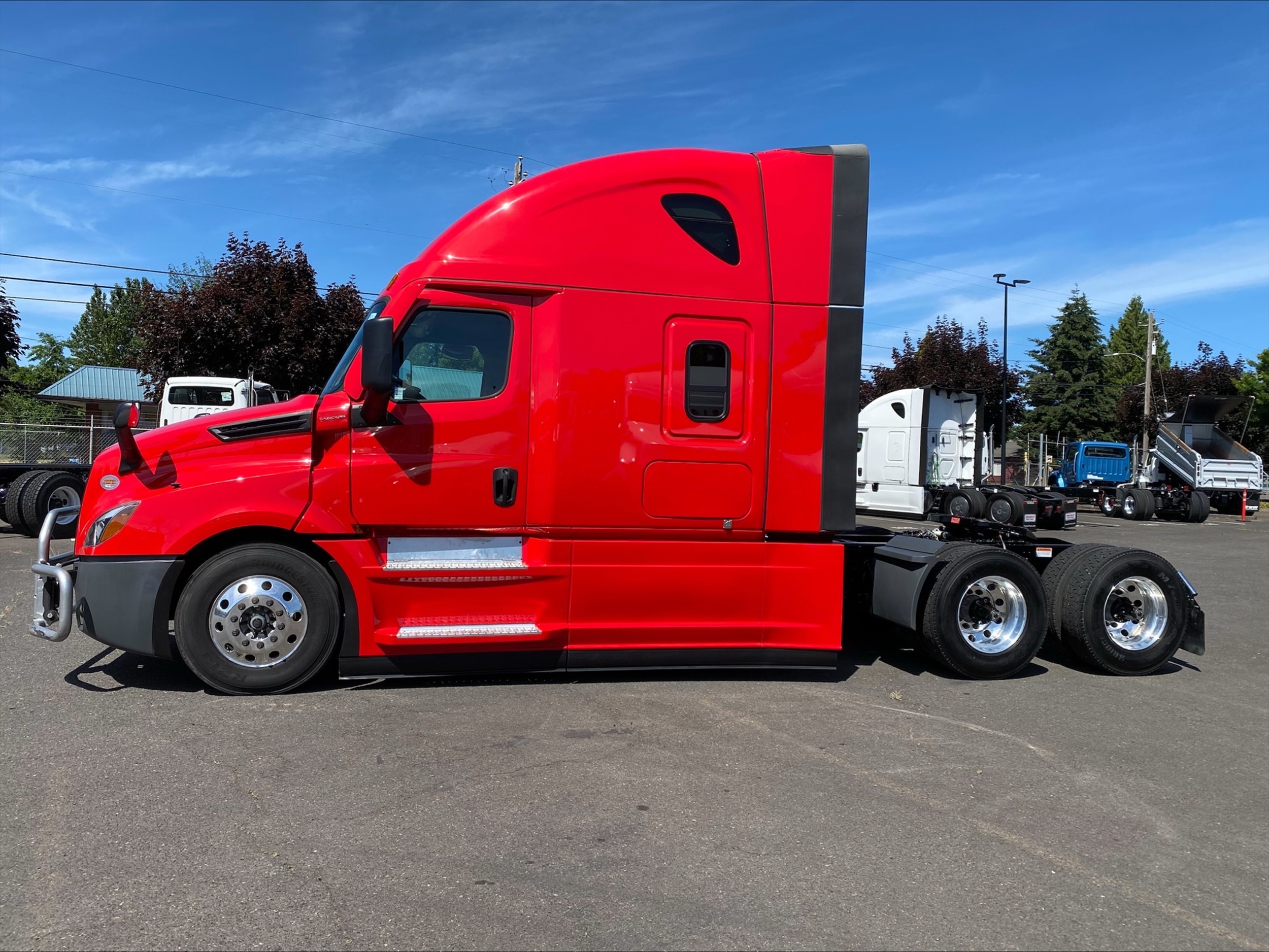 2026 Freightliner Cascadia — photo 2