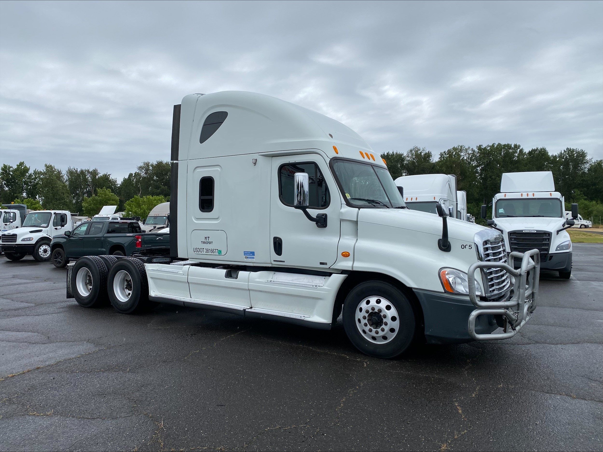 2011 Freightliner Cascadia — photo 7