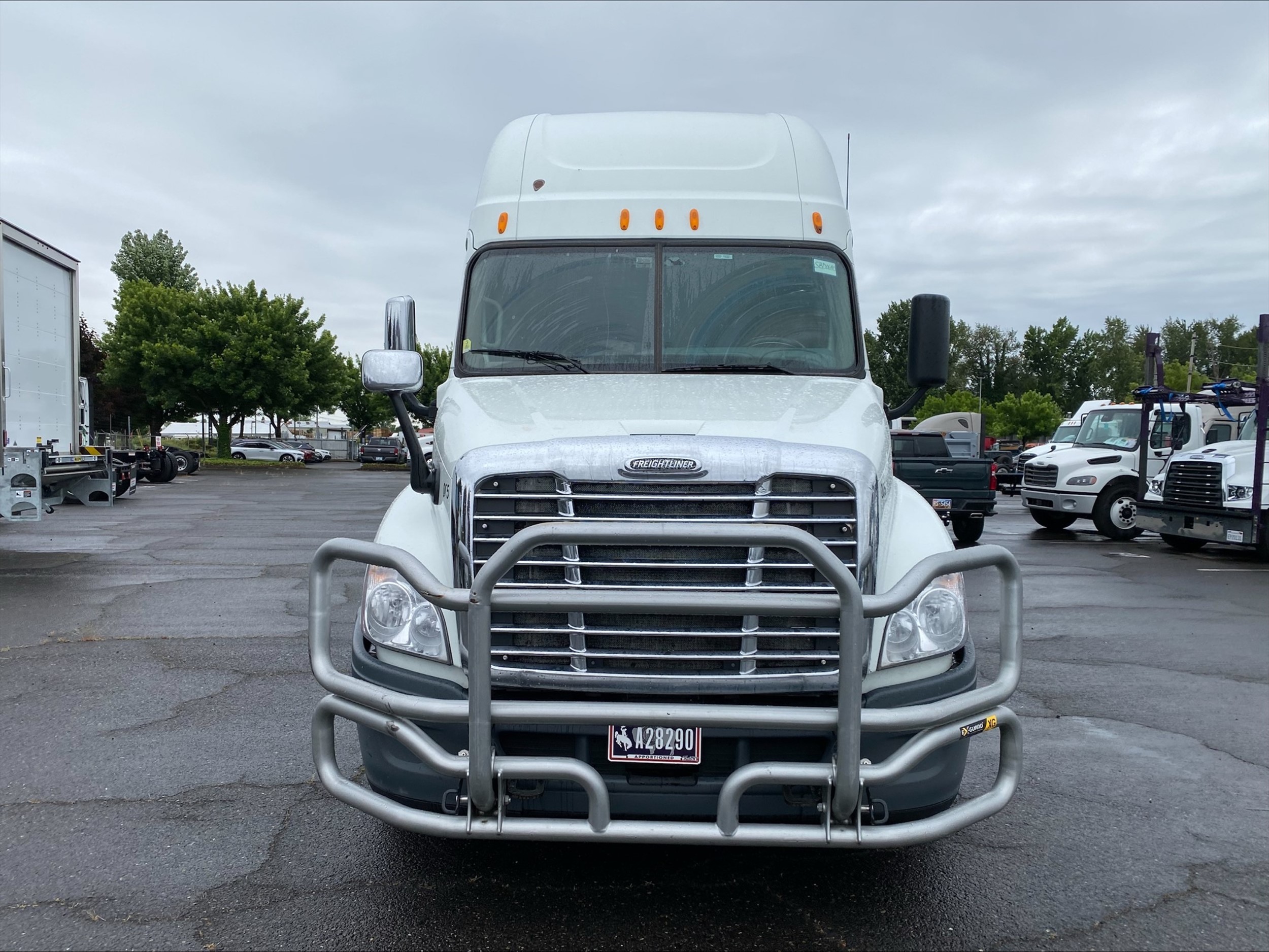 2011 Freightliner Cascadia — photo 8