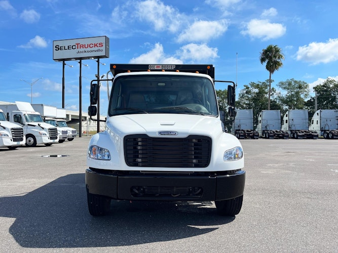 2021 Freightliner M2 106 Medium Duty photo 2
