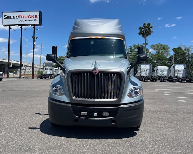 2022 International LT625 LT photo 2