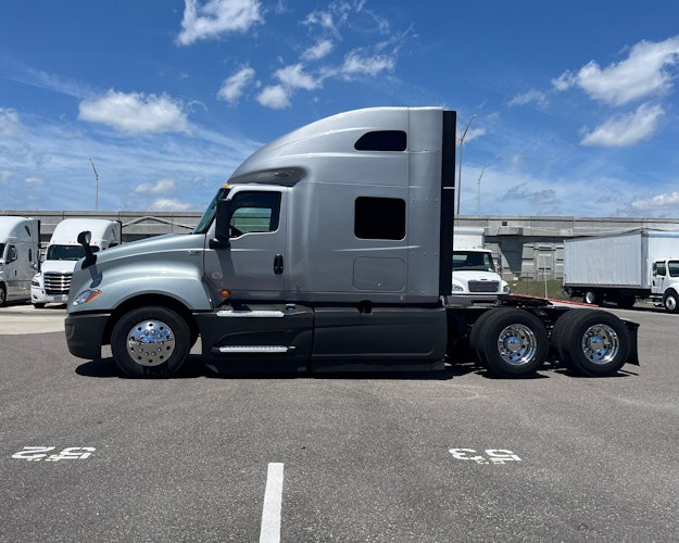 2022 International LT625 LT photo 3