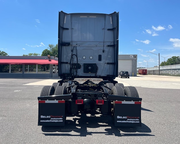 2022 International LT625 LT photo 4