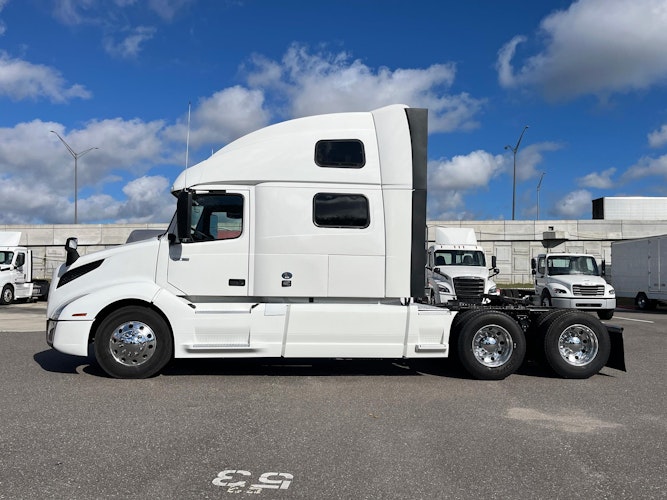 2024 Volvo Truck VNL photo 3