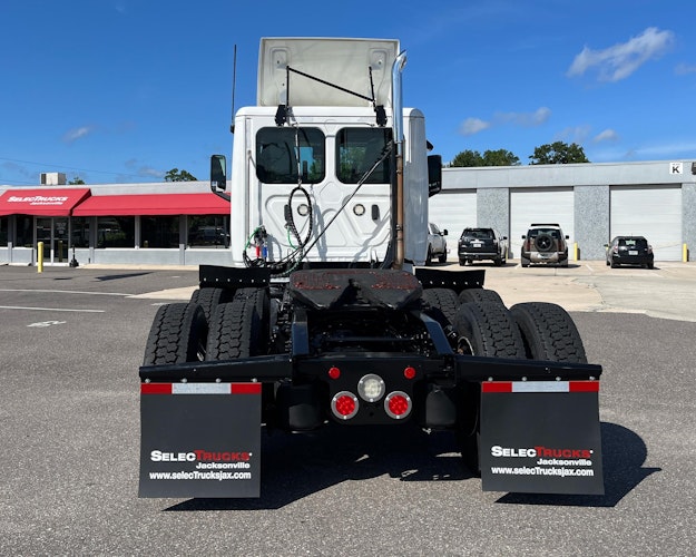 2021 Freightliner Cascadia 126" Day cab photo 4