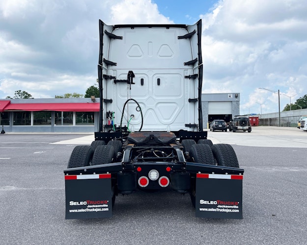 2024 Freightliner Cascadia 126" Sleeper Cab photo 4