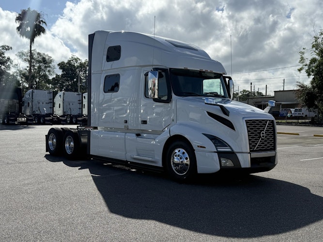 2024 Volvo Truck VNL photo 2