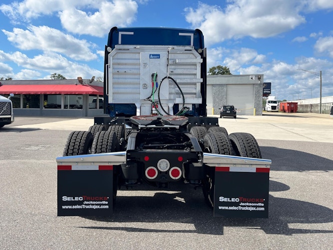 2021 Freightliner Cascadia 126" Sleeper Cab photo 4