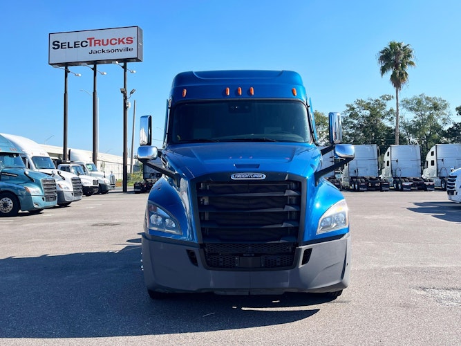 2021 Freightliner Cascadia 126" Sleeper Cab photo 2