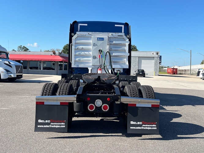 2021 Freightliner Cascadia 126" Sleeper Cab photo 4