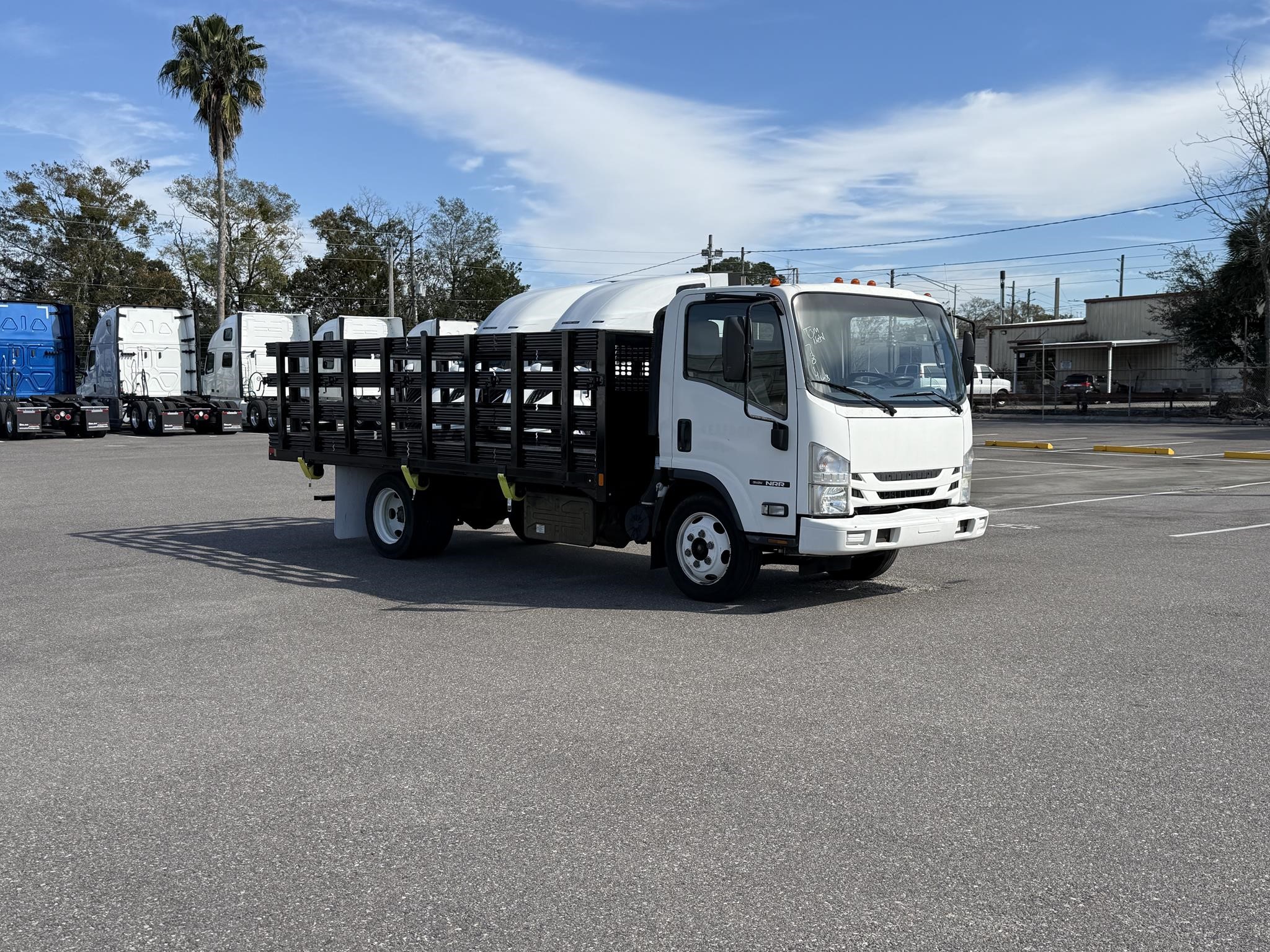 2017 Isuzu NRR in Jacksonville, FL — photo 2