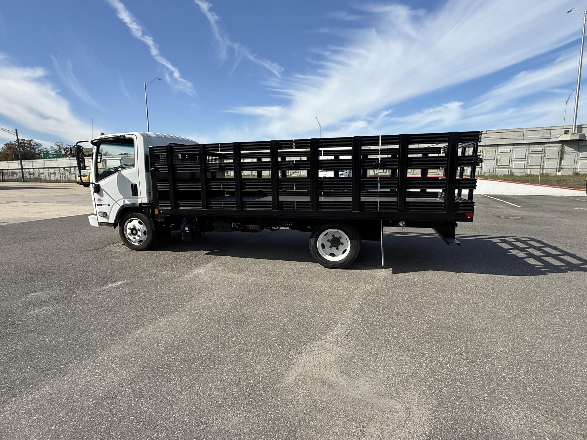 2017 Isuzu NRR in Jacksonville, FL — photo 4