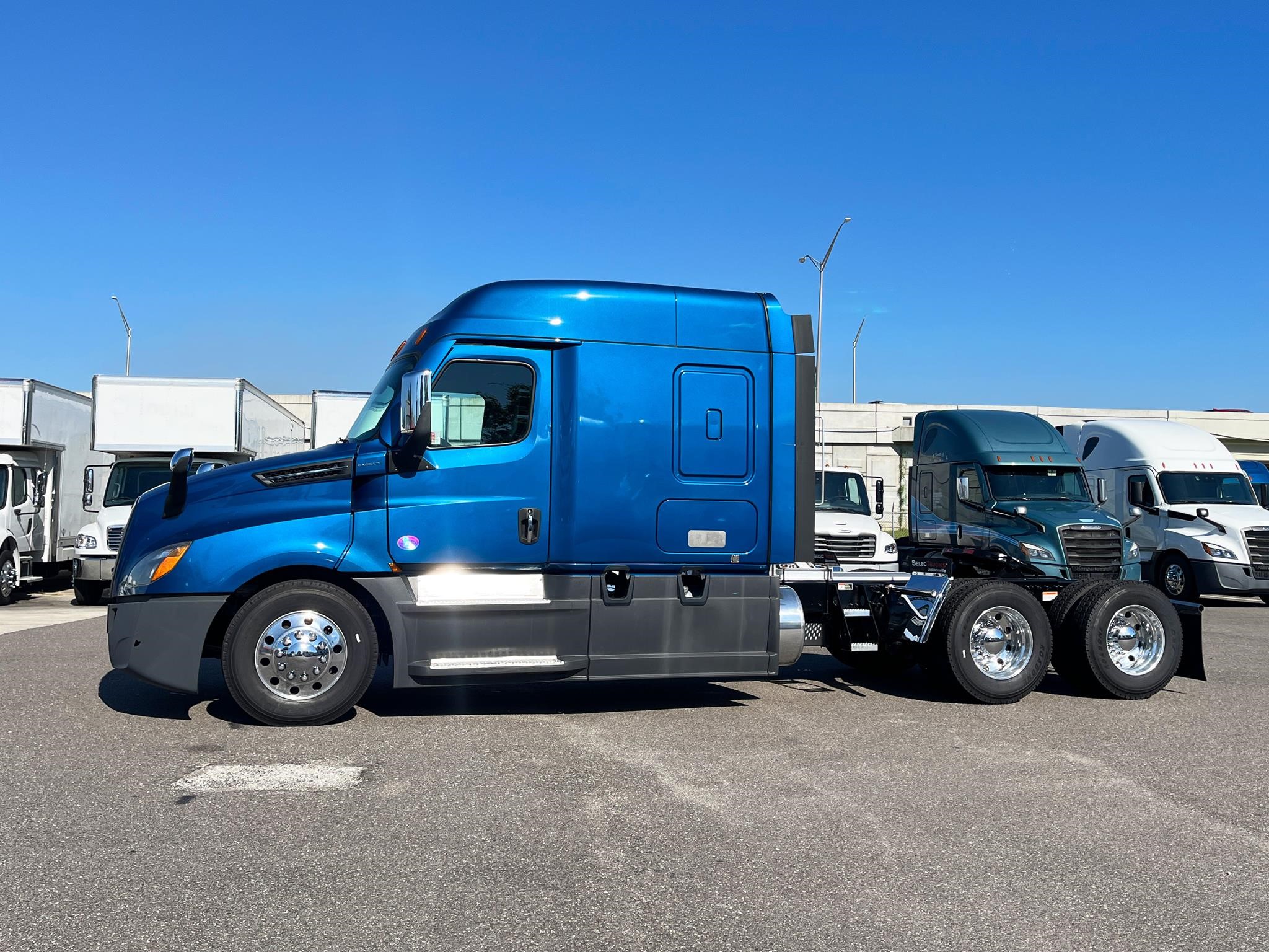 2021 Freightliner Cascadia in Jacksonville, FL — photo 3