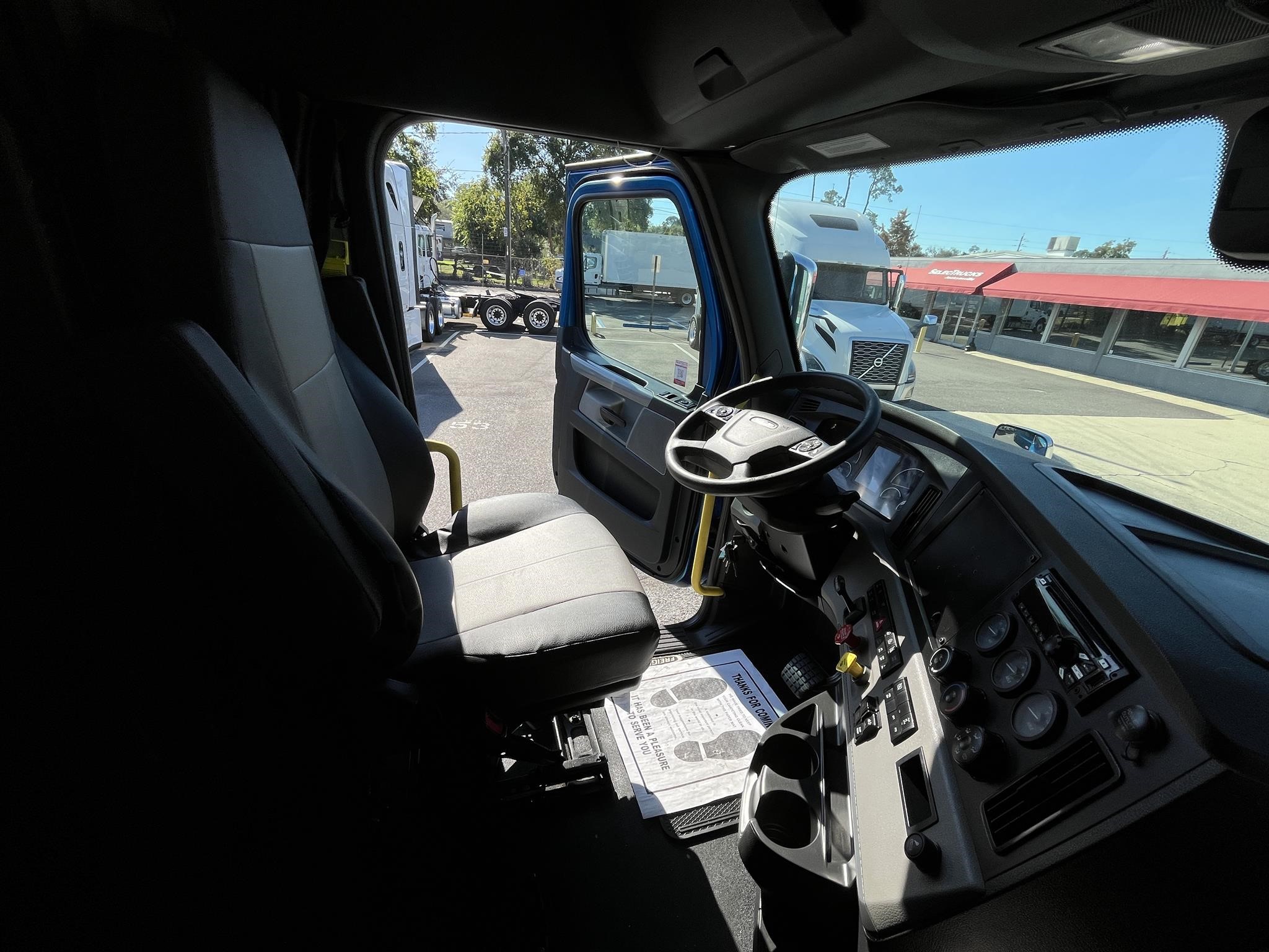 2021 Freightliner Cascadia in Jacksonville, FL — photo 8