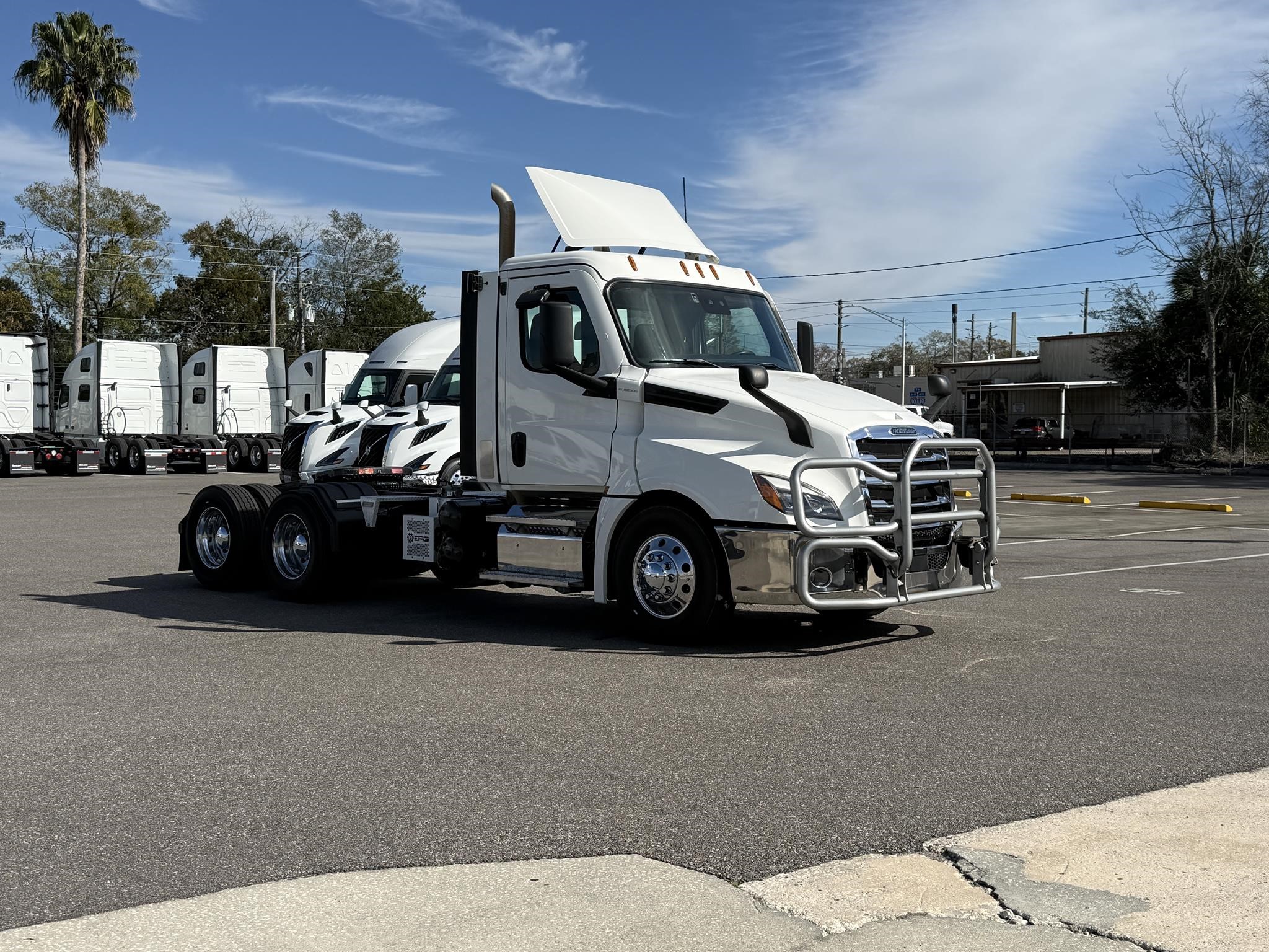 2022 Freightliner Cascadia in Jacksonville, FL — photo 2