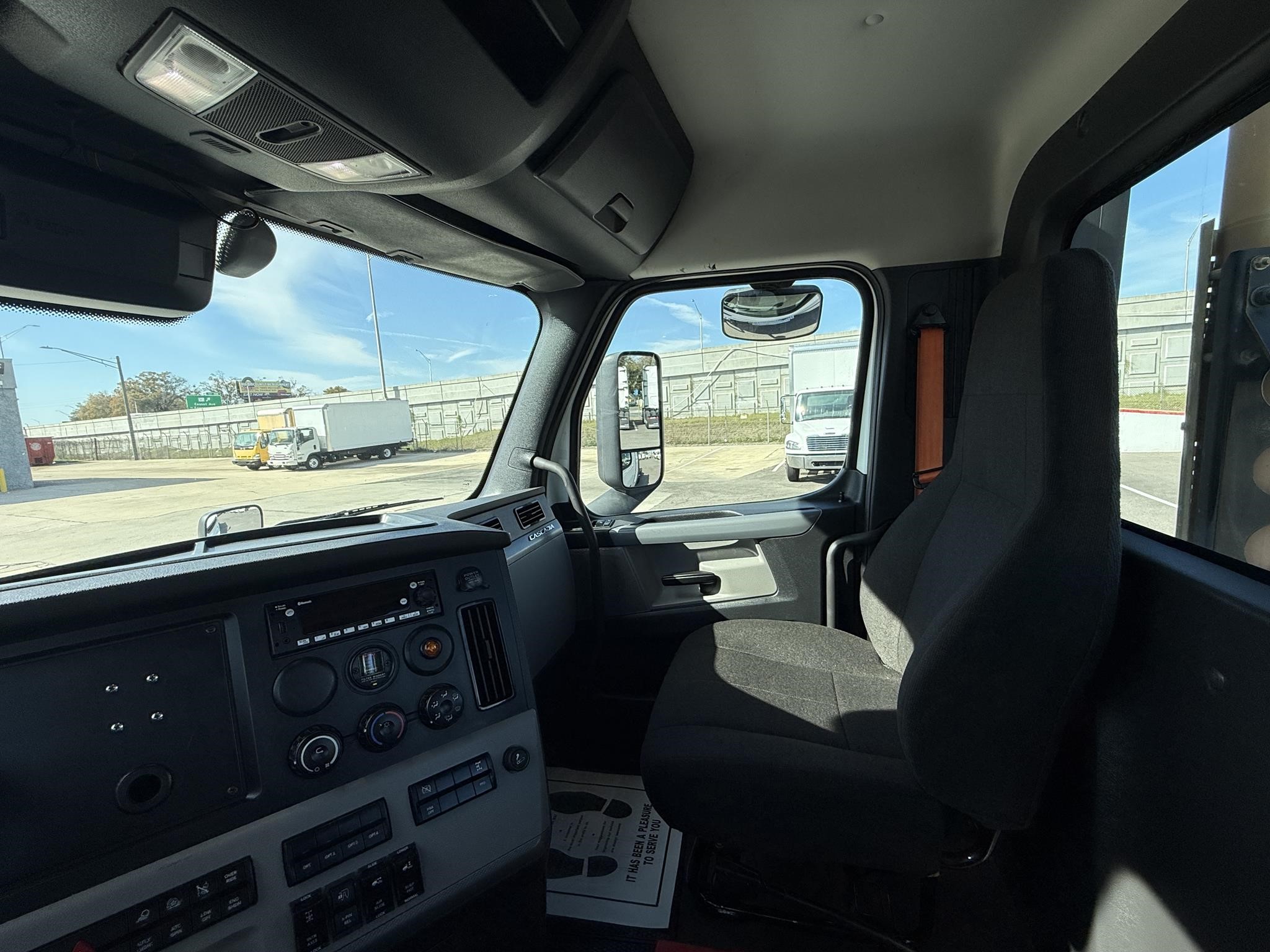 2022 Freightliner Cascadia in Jacksonville, FL — photo 5