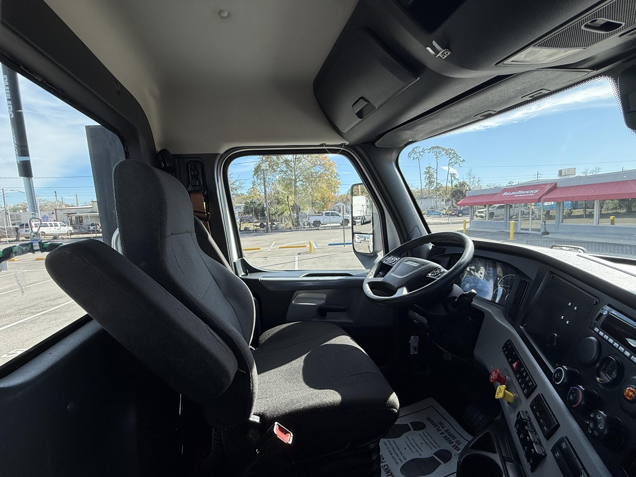 2022 Freightliner Cascadia in Jacksonville, FL — photo 6