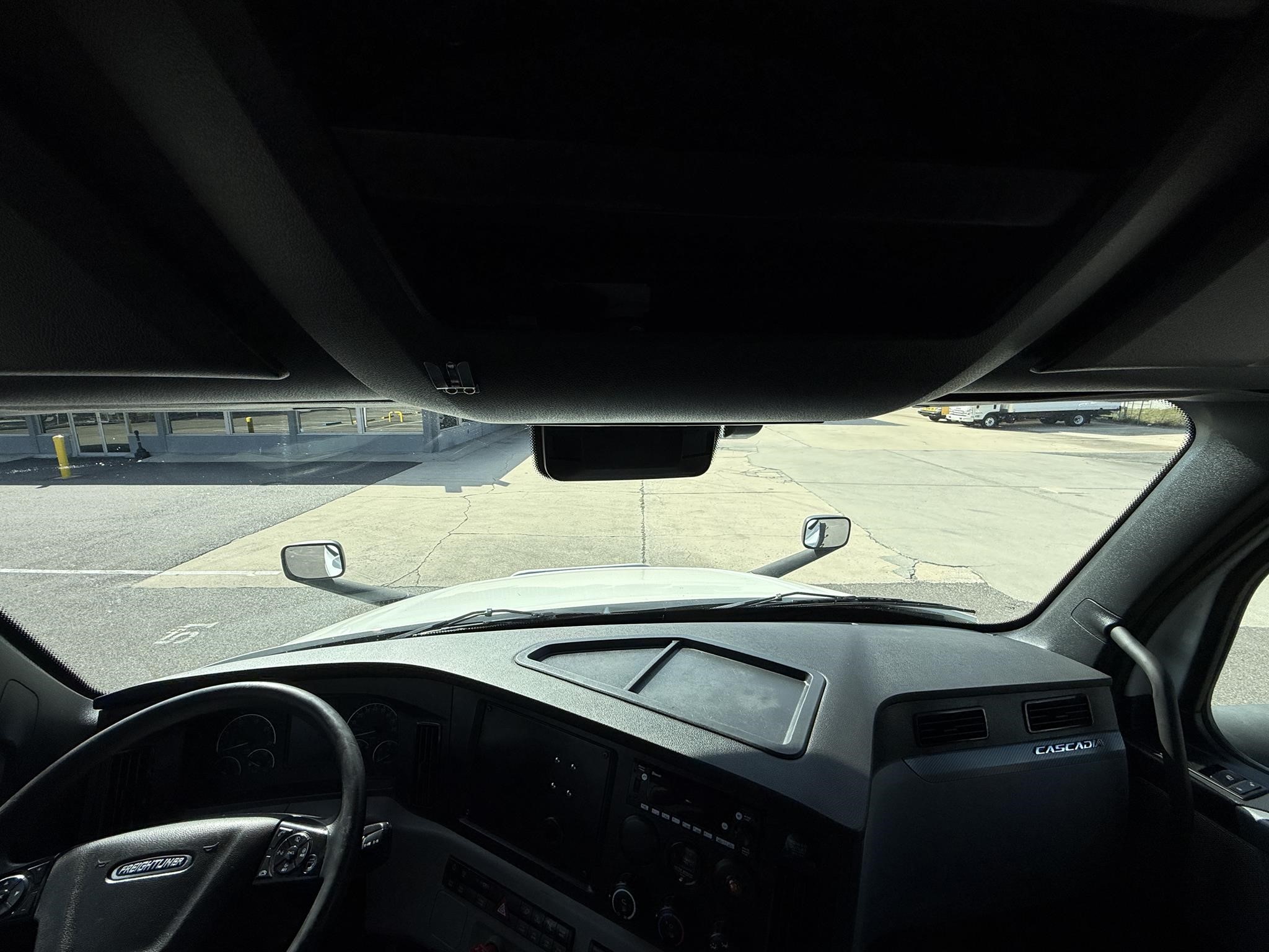 2022 Freightliner Cascadia in Jacksonville, FL — photo 8