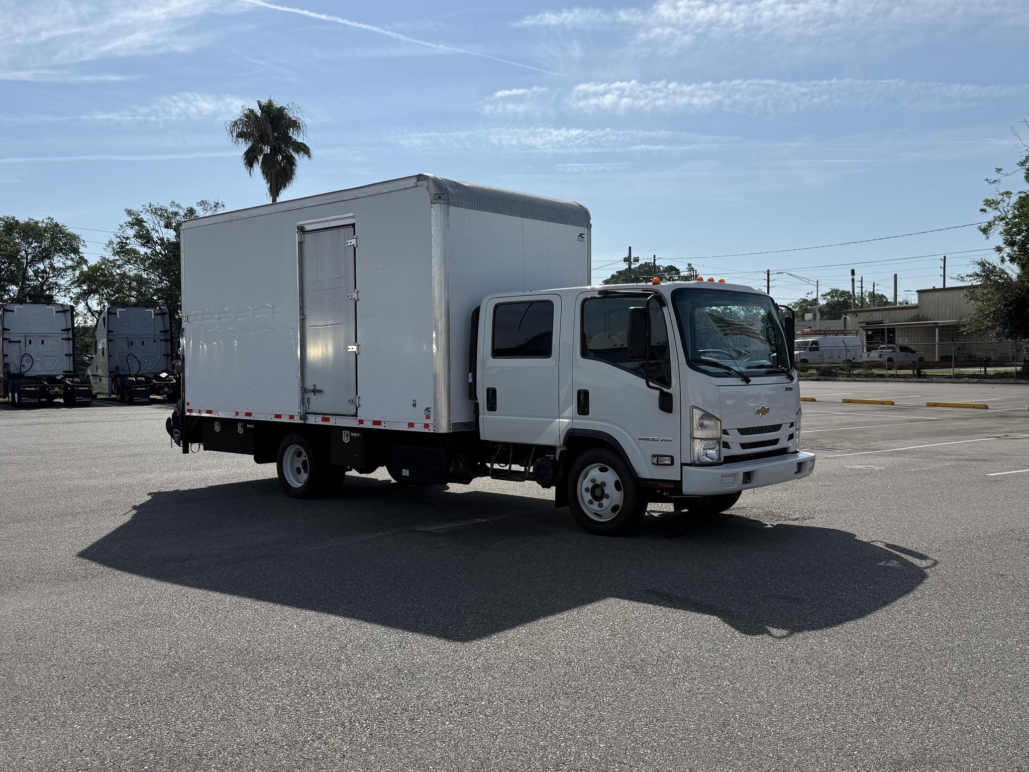 2020 Chevrolet — photo 2