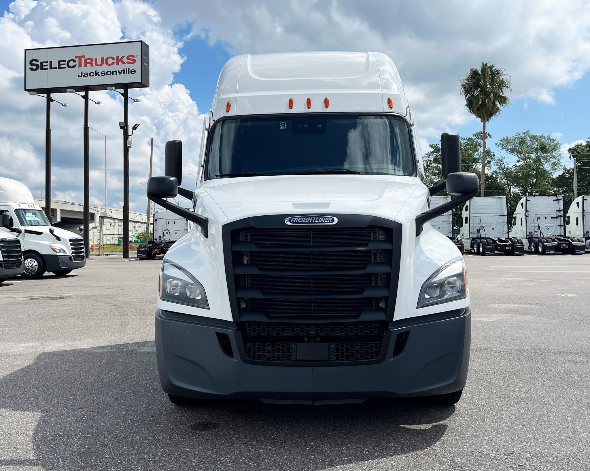 2023 Freightliner Cascadia in Jacksonville, FL — photo 2