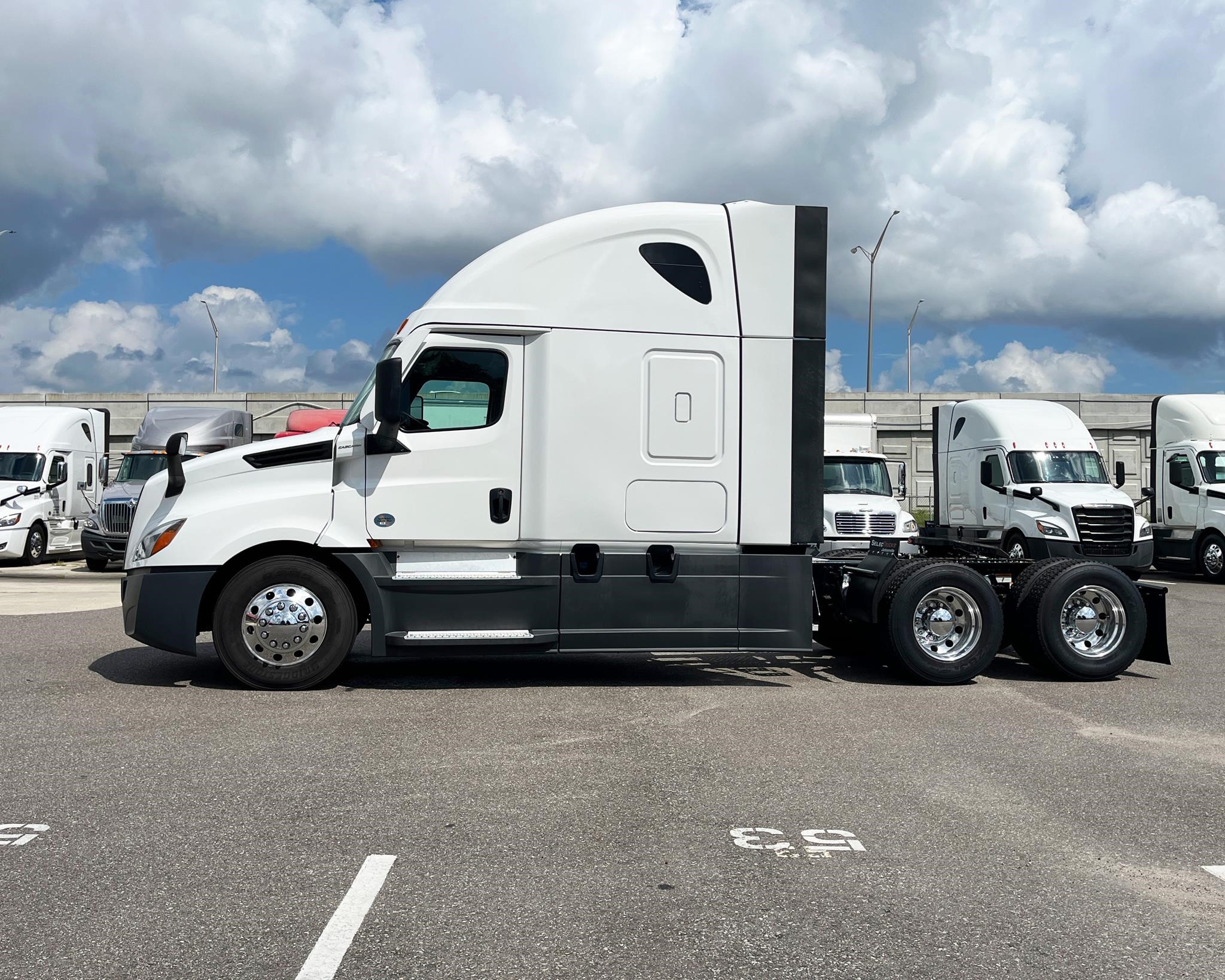 2023 Freightliner Cascadia in Jacksonville, FL — photo 3