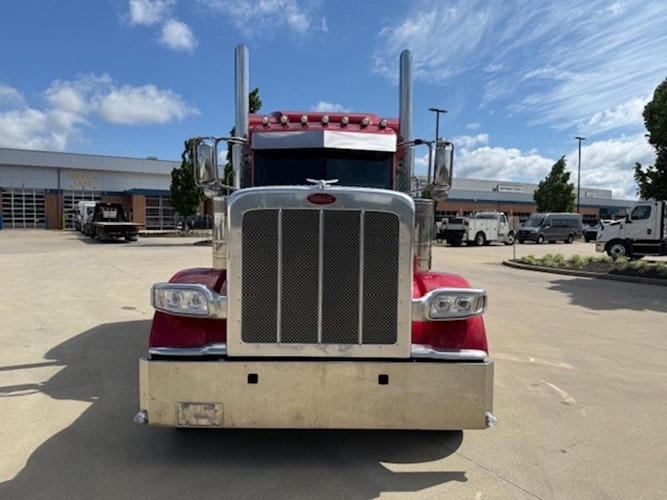 2018 Peterbilt 389 photo 2