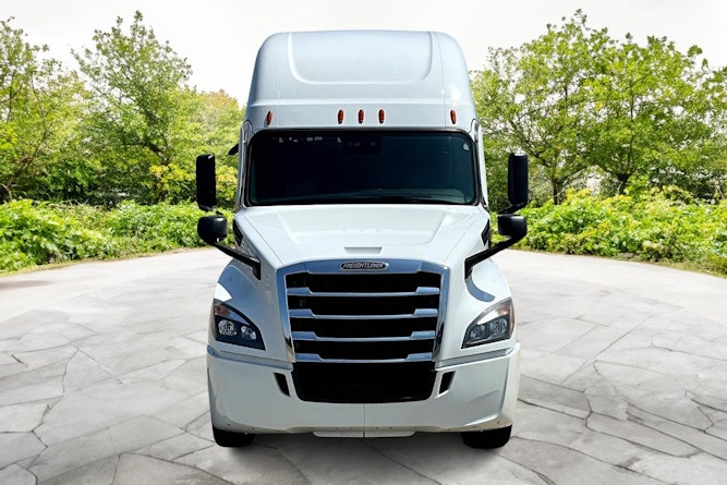 2021 Freightliner Cascadia 126" Sleeper Cab photo 3