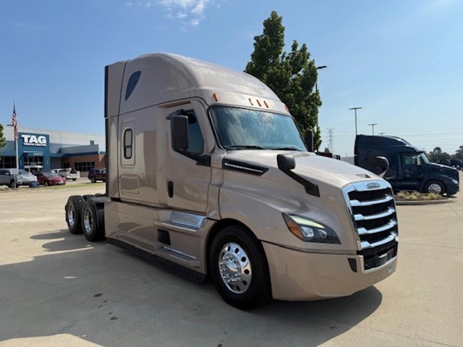 2021 Freightliner Cascadia 126" Sleeper Cab photo 3