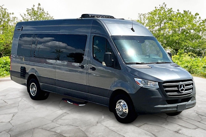 2022 Mercedes Benz Sprinter 4500 photo 2