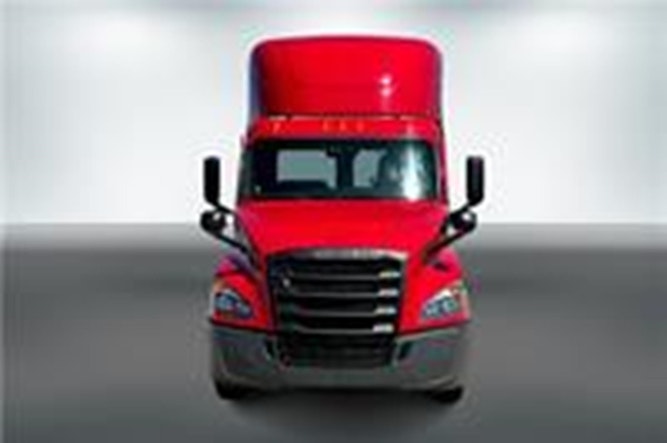 2021 Freightliner Cascadia 126" Day cab photo 3