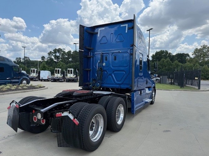 2021 Freightliner Cascadia 126" Sleeper Cab photo 4