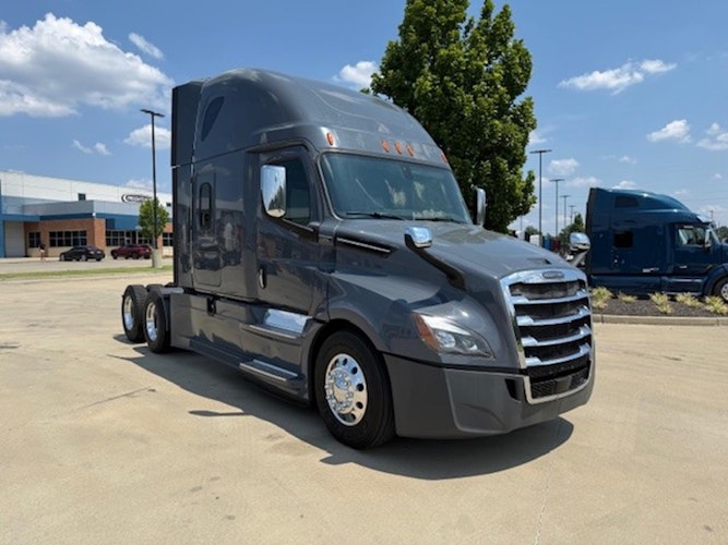 2020 Freightliner Cascadia 126" Sleeper Cab photo 3