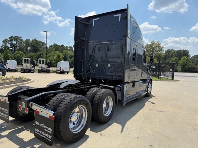 2020 Freightliner Cascadia 126" Sleeper Cab photo 4
