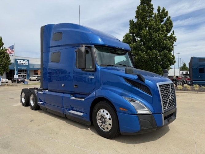 2021 Volvo Truck VNL photo 3