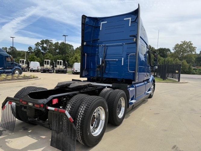 2021 Volvo Truck VNL photo 4