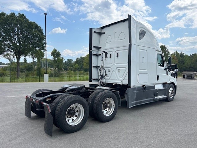 2022 Freightliner Cascadia 126" Sleeper Cab photo 4