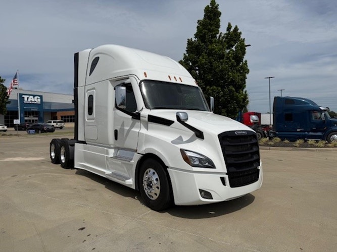 2023 Freightliner Cascadia 126" Sleeper Cab photo 3