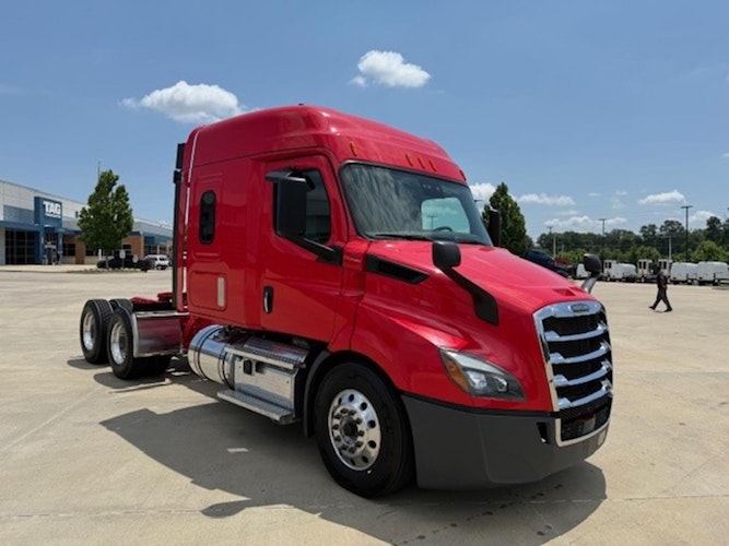 2020 Freightliner Cascadia photo 3