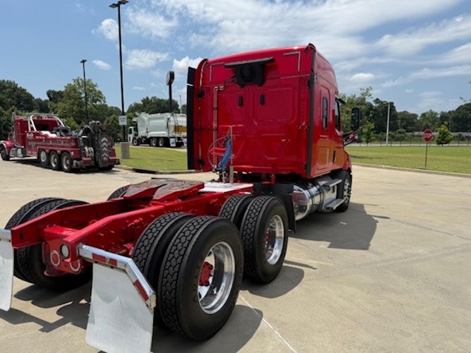 2020 Freightliner Cascadia photo 4