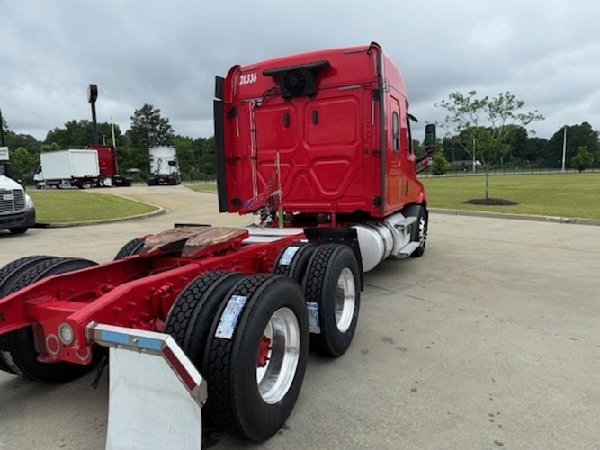 2020 Freightliner Cascadia photo 4