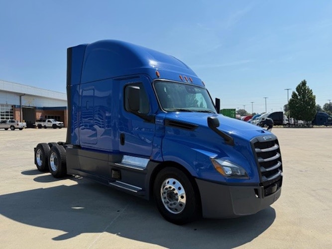 2021 Freightliner Cascadia 126" Sleeper Cab photo 3