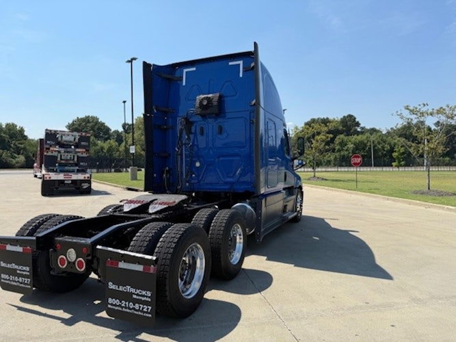 2021 Freightliner Cascadia 126" Sleeper Cab photo 4