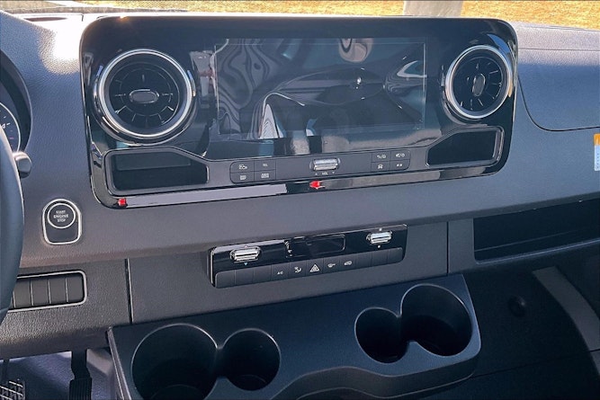 2024 Mercedes Benz Sprinter 2500 photo 3