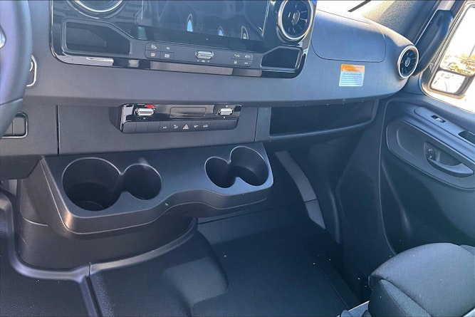 2024 Mercedes Benz Sprinter 2500 photo 4