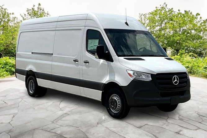 2024 Mercedes Benz Sprinter 3500 photo 2