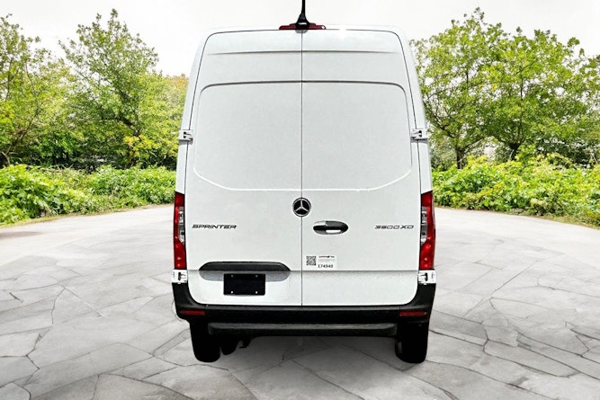 2024 Mercedes Benz Sprinter 3500 photo 4