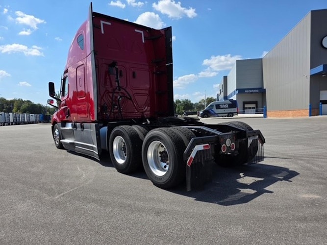 2022 Freightliner Cascadia 126" Sleeper Cab photo 4