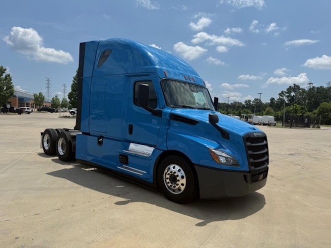 2022 Freightliner Cascadia 126" Sleeper Cab photo 3