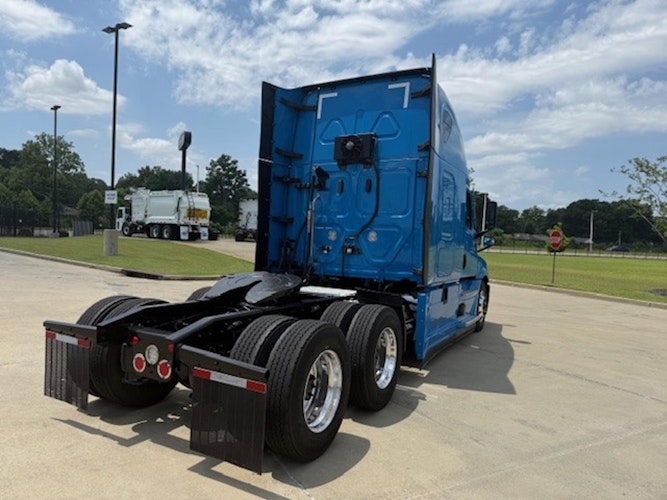 2022 Freightliner Cascadia 126" Sleeper Cab photo 4