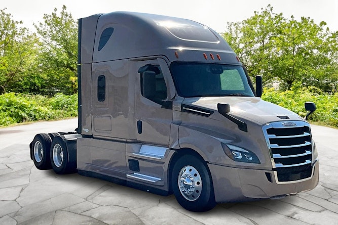 2022 Freightliner Cascadia 126" Sleeper Cab photo 2